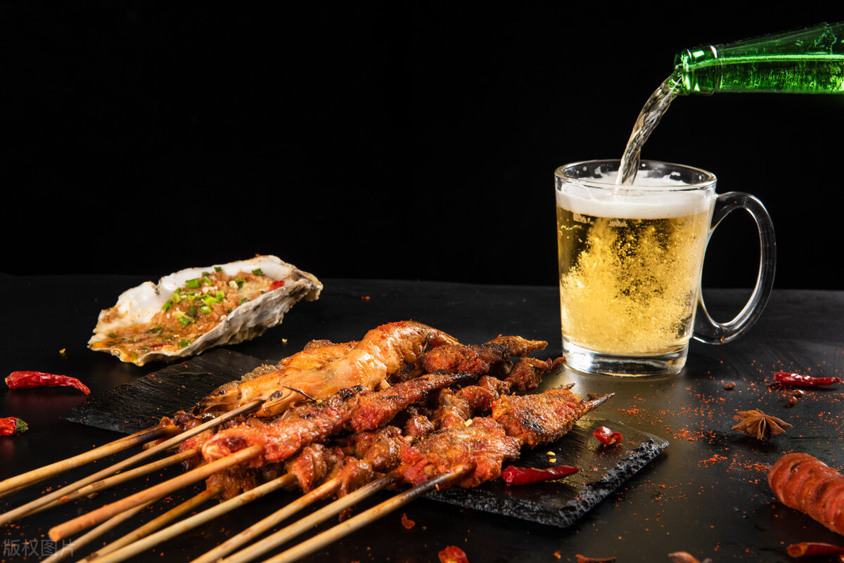 成都夫妻开烧烤店,夫妻俩投资5万开烧烤店年赚20万