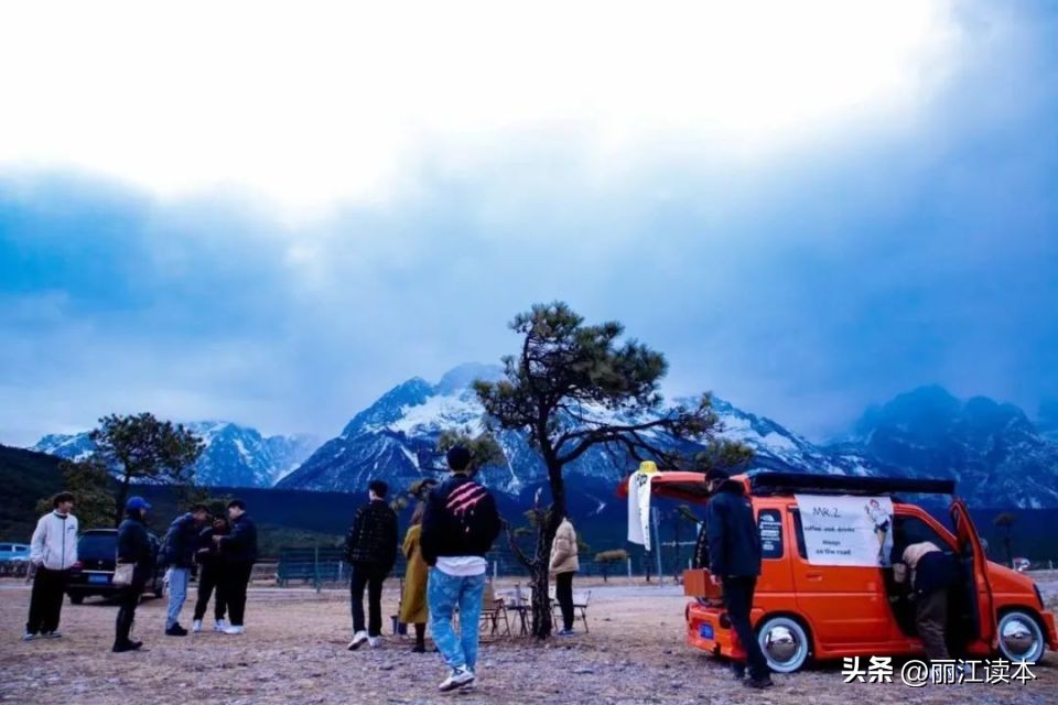 00后小伙摆摊卖咖啡,00后小伙到30个城市卖咖啡