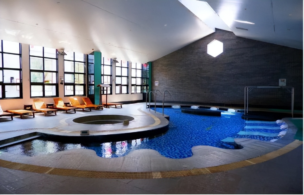 俄罗斯蒸桑拿泡温泉,泡冰浴俄罗斯