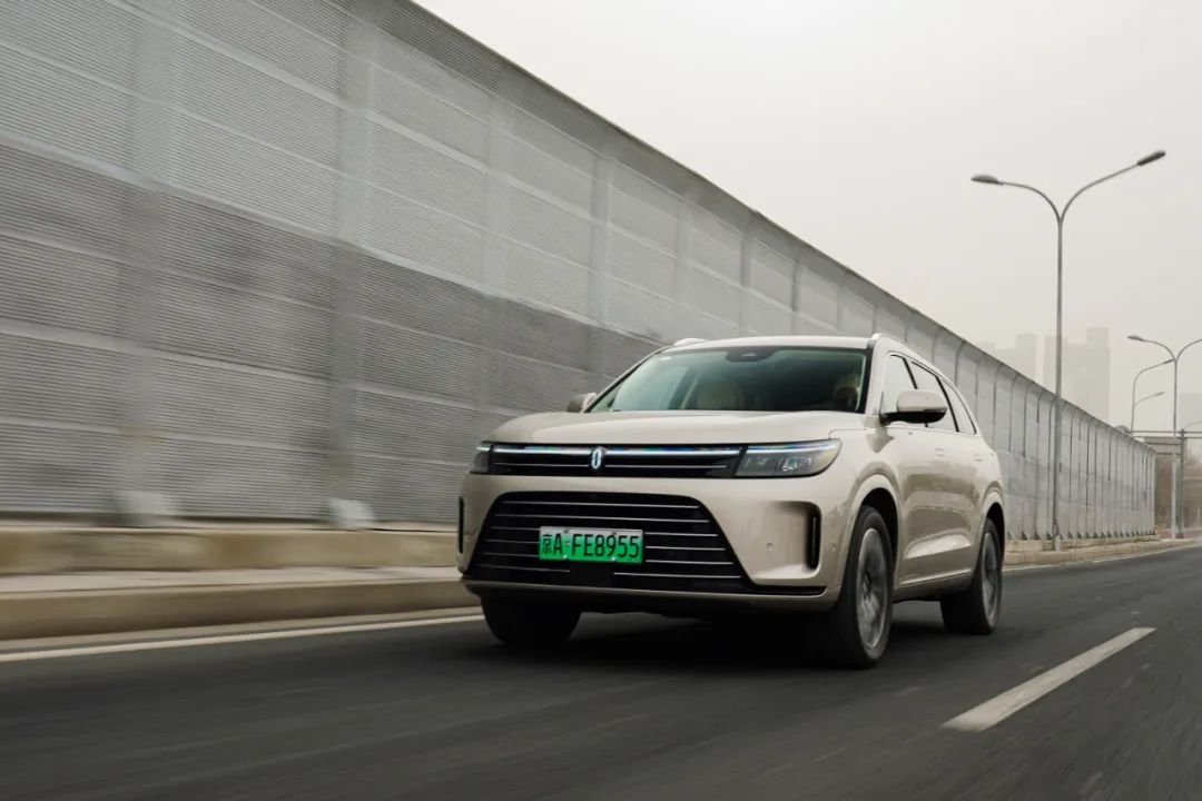 问界m7操控性比x5操控性感受如何,问界全新m7实车体验