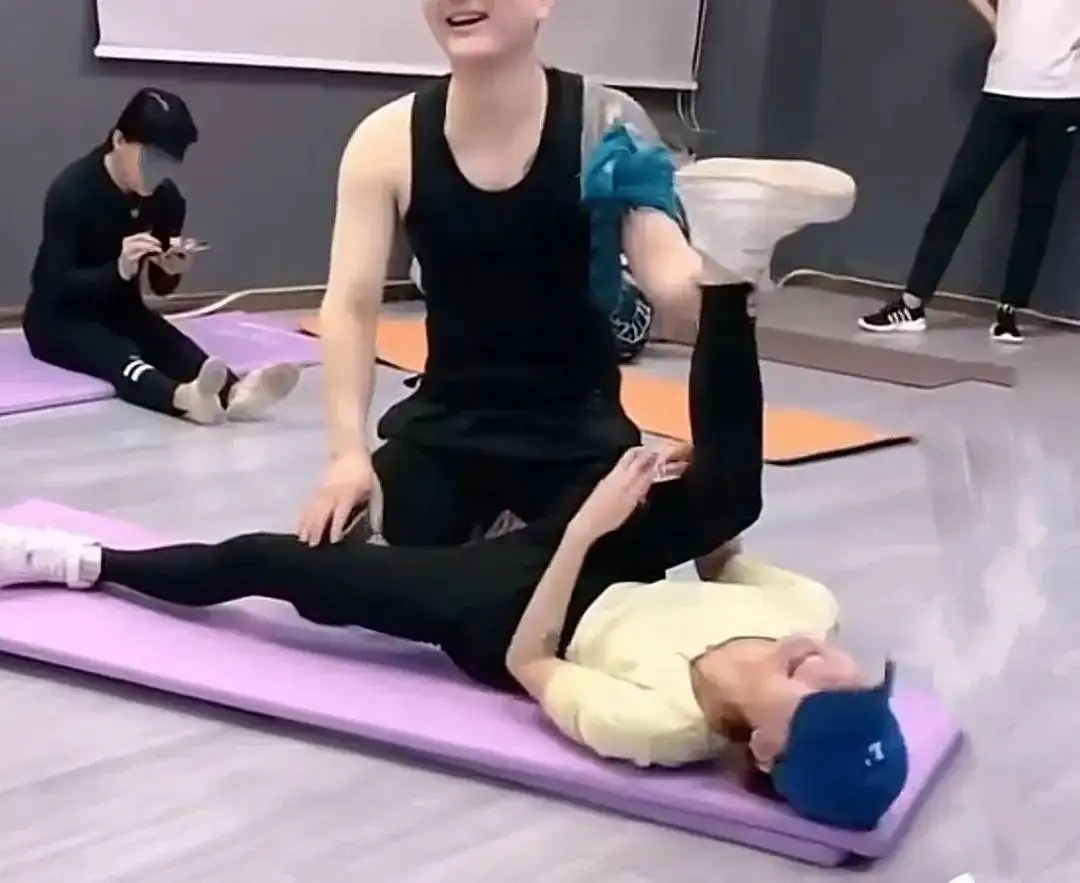 男色时代来临？被男教练占领的健身房、瑜伽馆，你能接受吗？