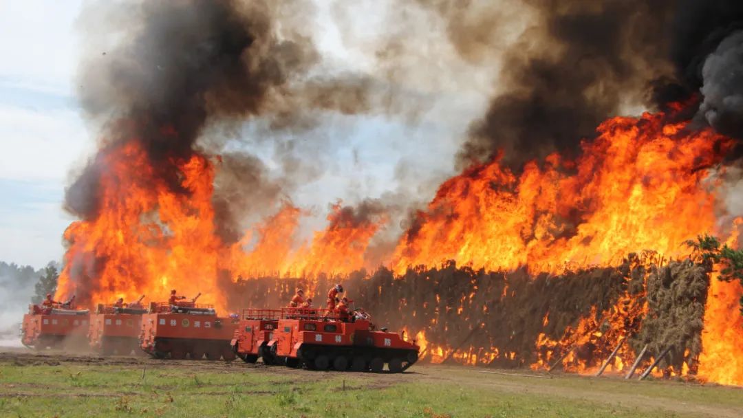 野外驻训体能训练,实战训练铸精兵真枪实弹练本领