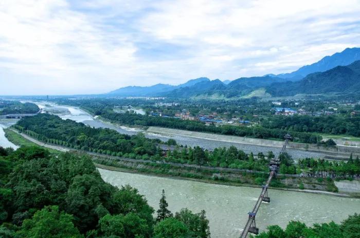 成都到青岛自驾游住宿攻略,成都旅游住宿攻略及费用