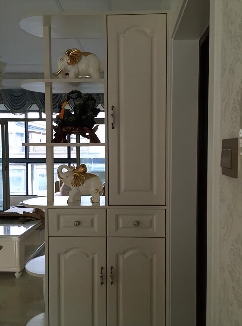 新房装修完毕，120平花了25万，客厅却被小姑子的十字绣毁了