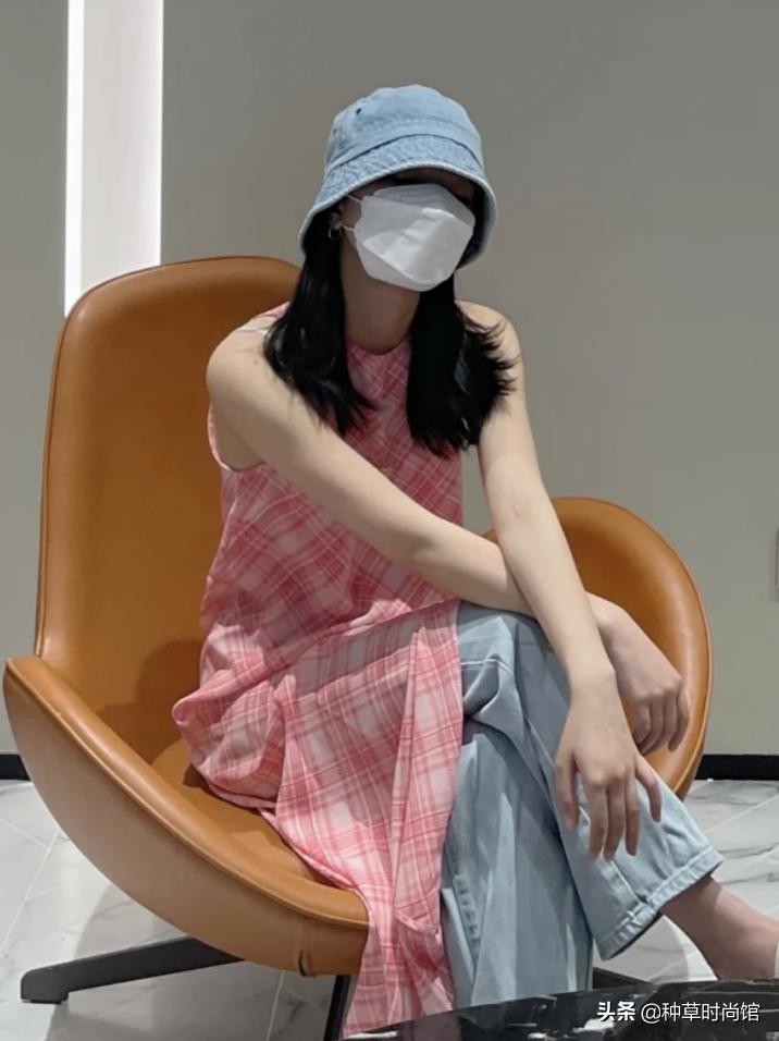 今年流行穿什么裤子和裙子,今年流行裙子配什么裤子