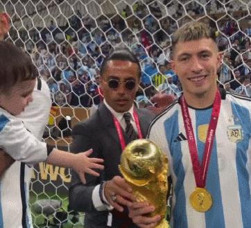 撒盐哥硬拉梅西合影,撒盐哥梅西世界杯