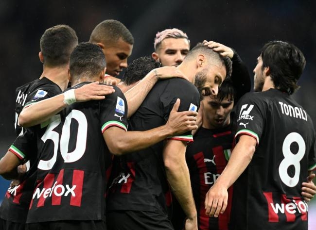 热烈祝贺米兰三比零暴揍尤文,米兰惊天逆转尤文