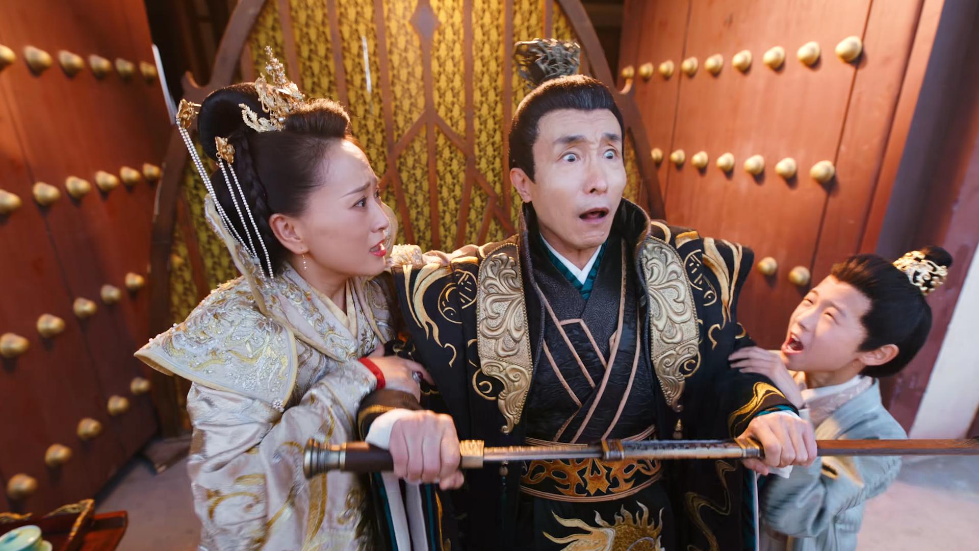 城主大人1：女子被迫穿男装当皇帝，成年后还被妃子追着要同房！