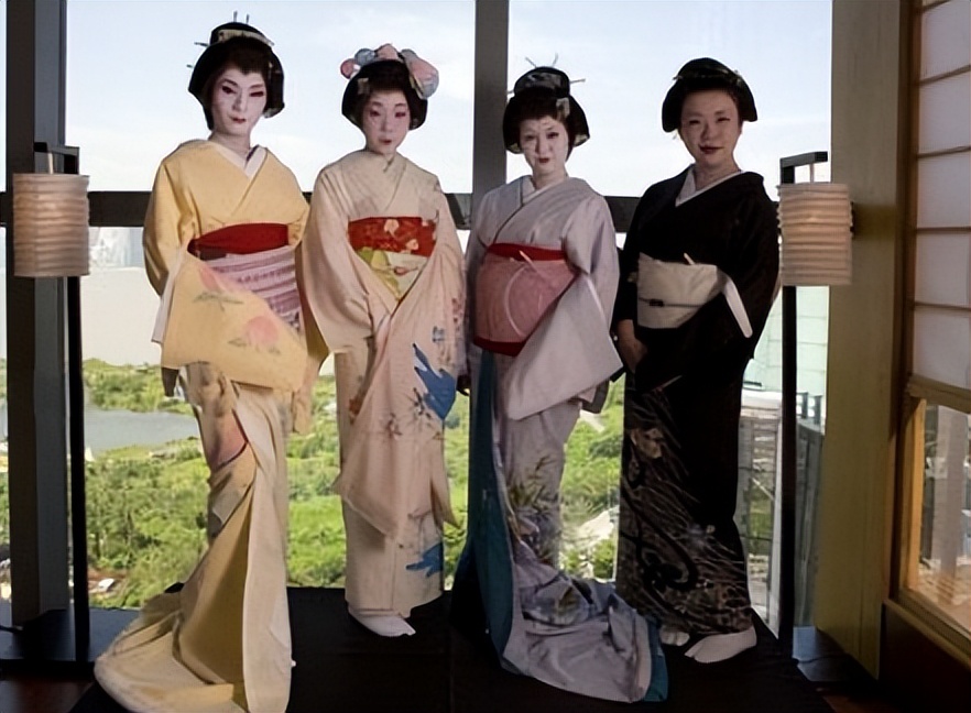 日本女性如何被骗进AV行业？起底不为人知的日本色情阴暗面