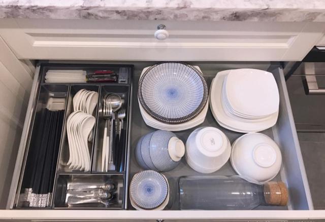 她拒绝断舍离，入住三年依旧把家收拾得井井有条，堪称教科书收纳