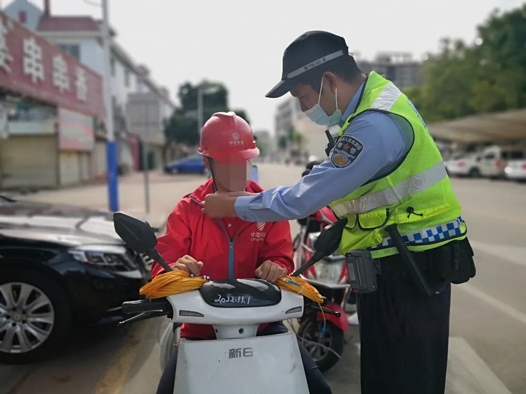 严查摩托车电动车不佩戴安全头盔,摩托车后座乘客不戴头盔如何处罚