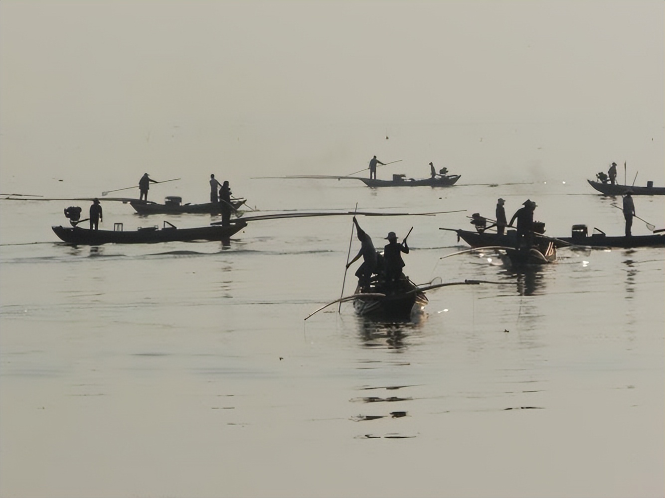 在南海坐滩的菲律宾舰现在咋样了,菲律宾南海最新航母消息