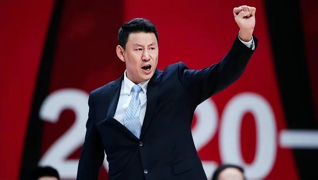 辽宁给刘志轩颁发戒指了吗,辽宁男篮给刘志轩颁发总冠军戒指