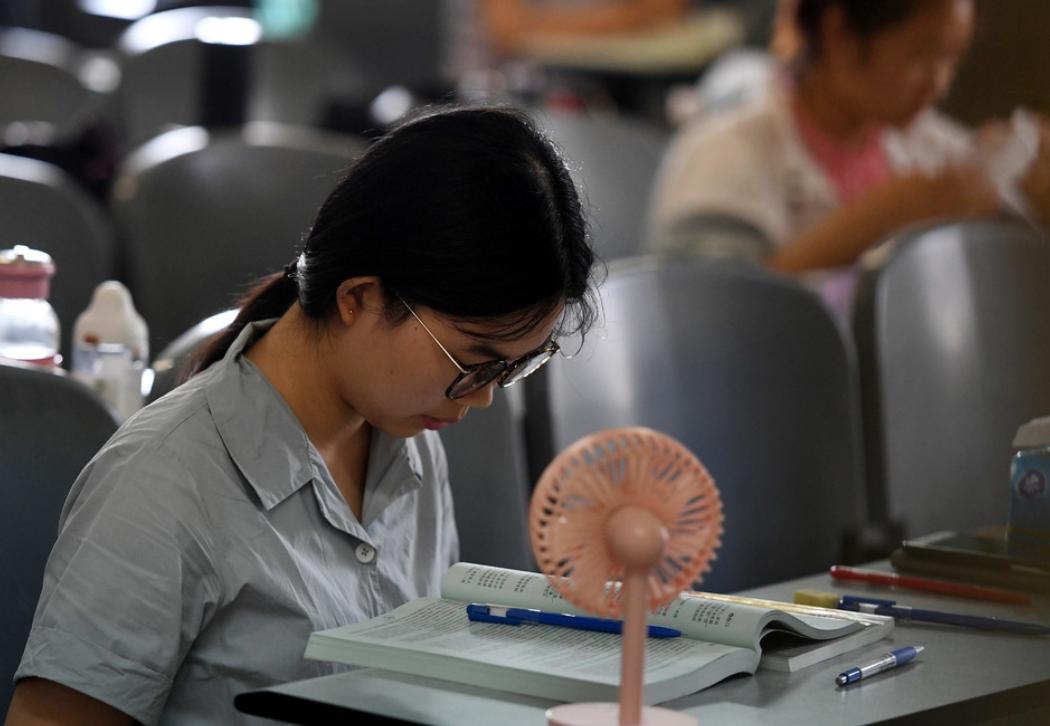 工龄越长越吃香的专业,可以干到退休的五个铁饭碗专业