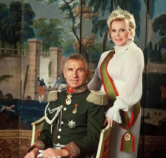 “最高级的*女妓**”：嫁老头撩鲜肉，9婚8离，与美国总统闹绯闻