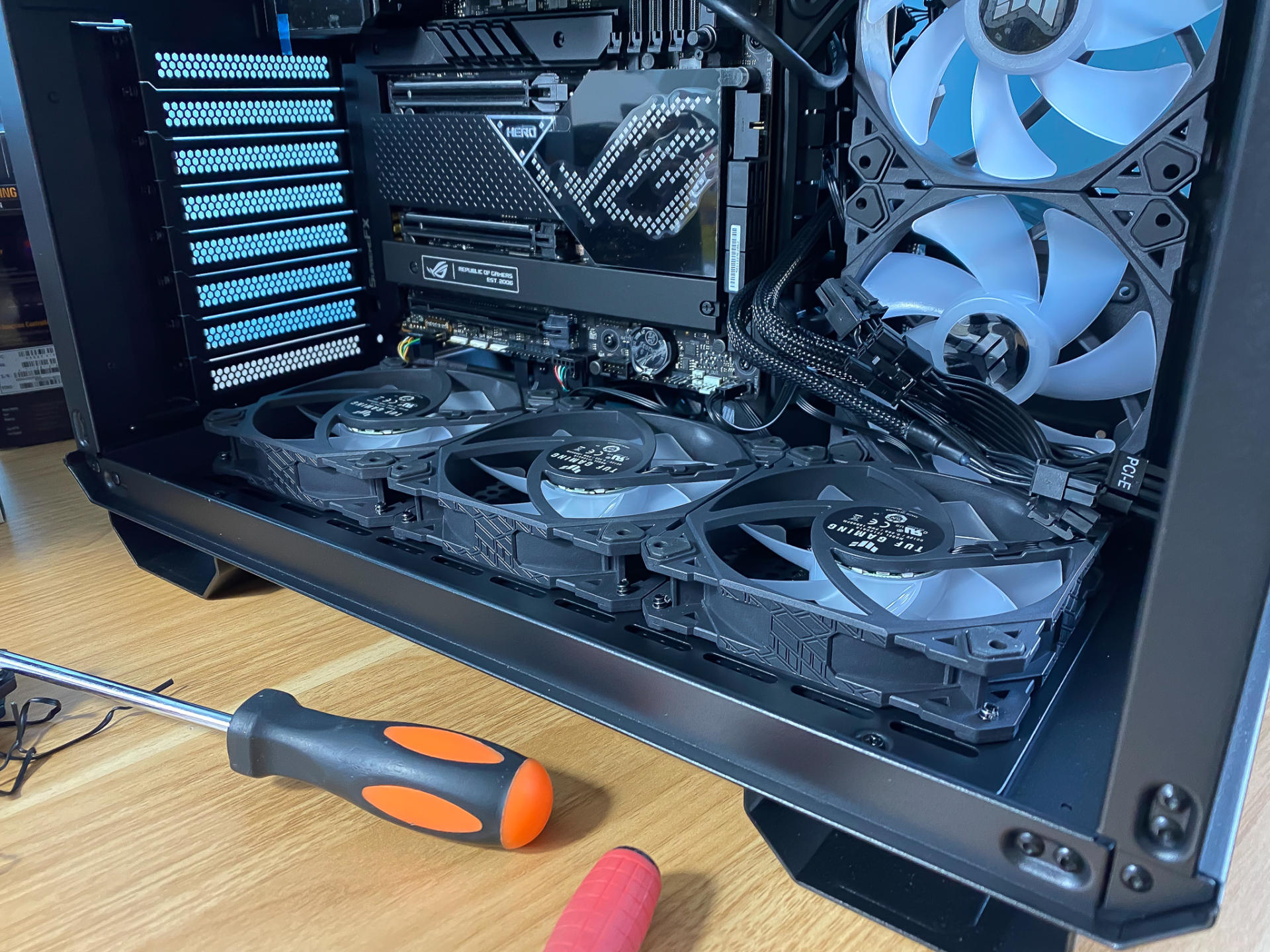 华硕tuf502机箱评测,tuf502弹药库风道布置教程