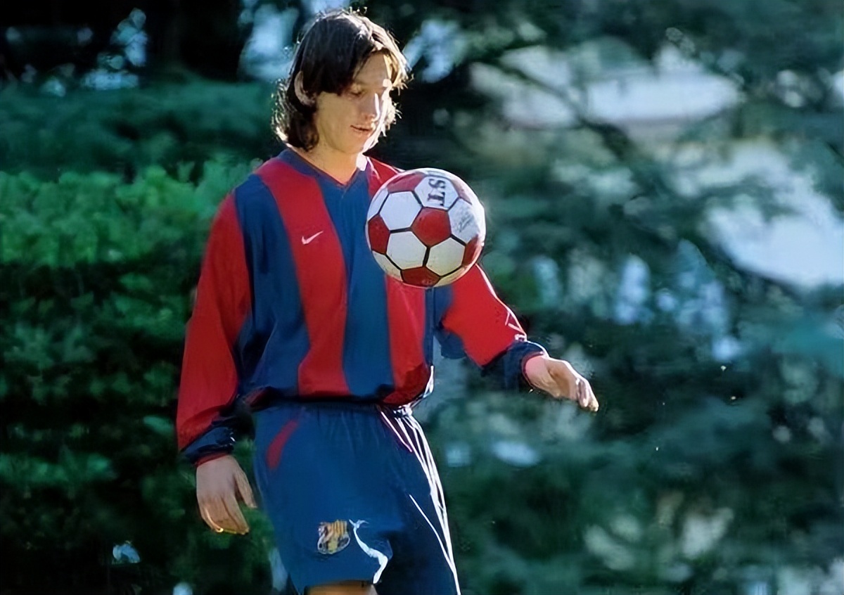 从侏儒到球王,从侏儒症患者到世界球王