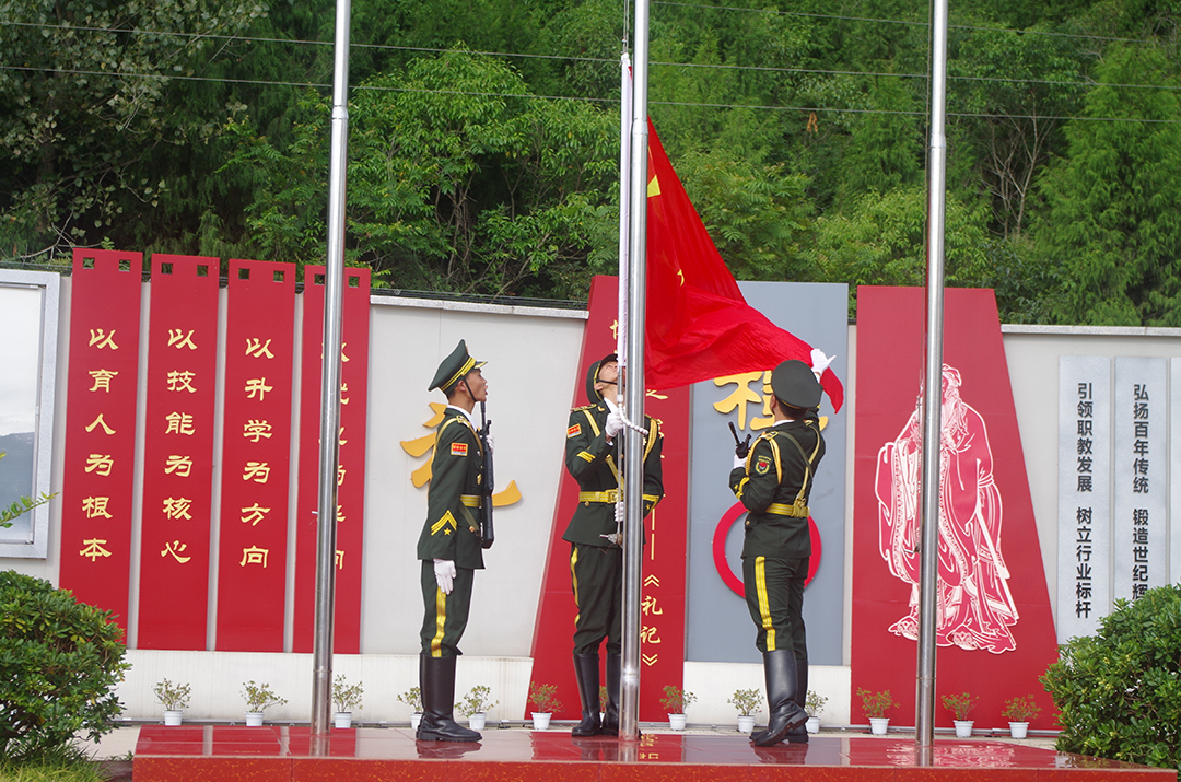 四川绵阳学校秋季开学的最新通告,绵阳灵通学校开学典礼