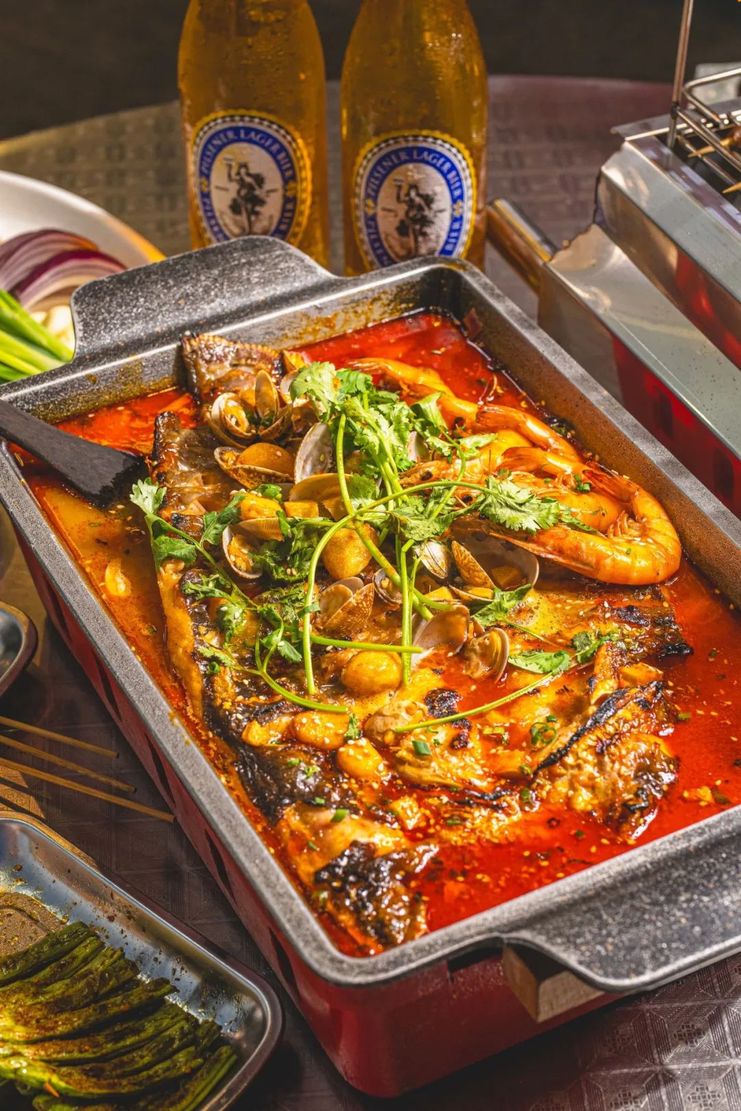 这个被低估的夜宵美食城，跟着「蓝妹啤酒」才找得到！