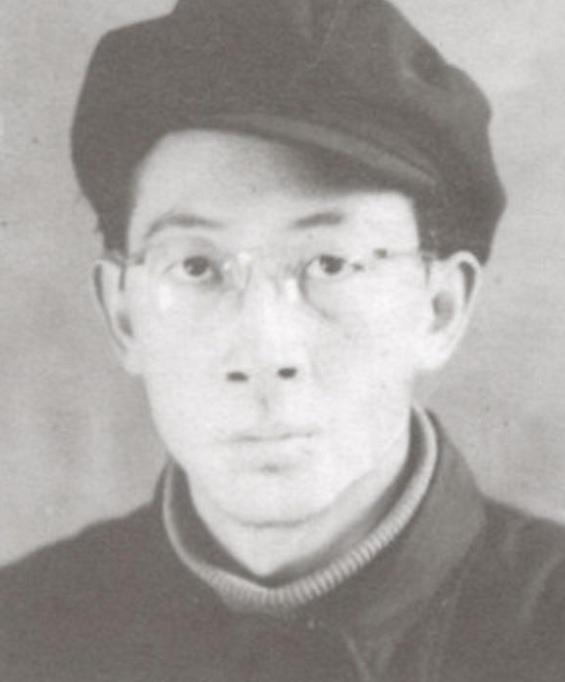 1950年大汉奸回国，才知亲生儿子是红色特工，感叹：你骗得我好苦