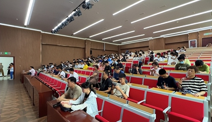 天津耀华中学红桥学校收费,耀华虹桥学校怎么样