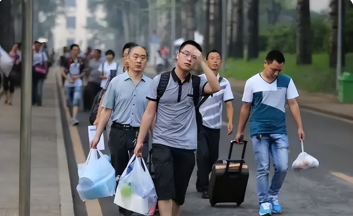 农村大学生买不起房,大学生上学期间如何有稳定的收入