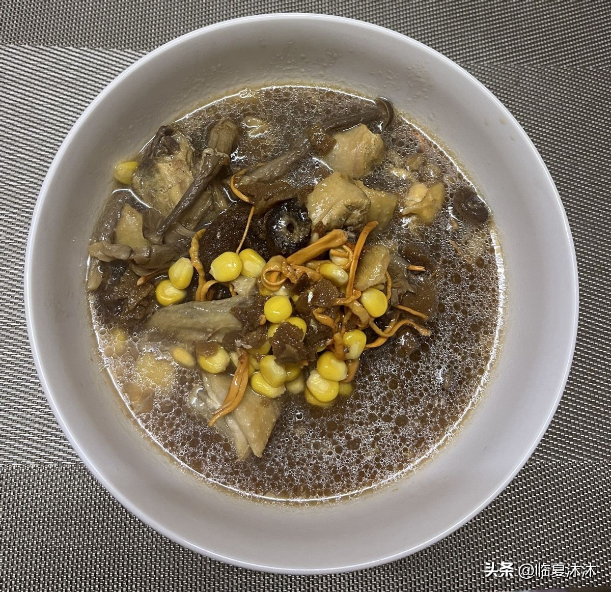 竹荪羊肚菌鹿茸菇炖鸡,鹿茸菌菇竹荪鸡汤的做法