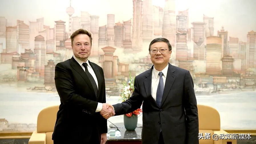 省委书记下乡视察工作,领导外出调研乘车