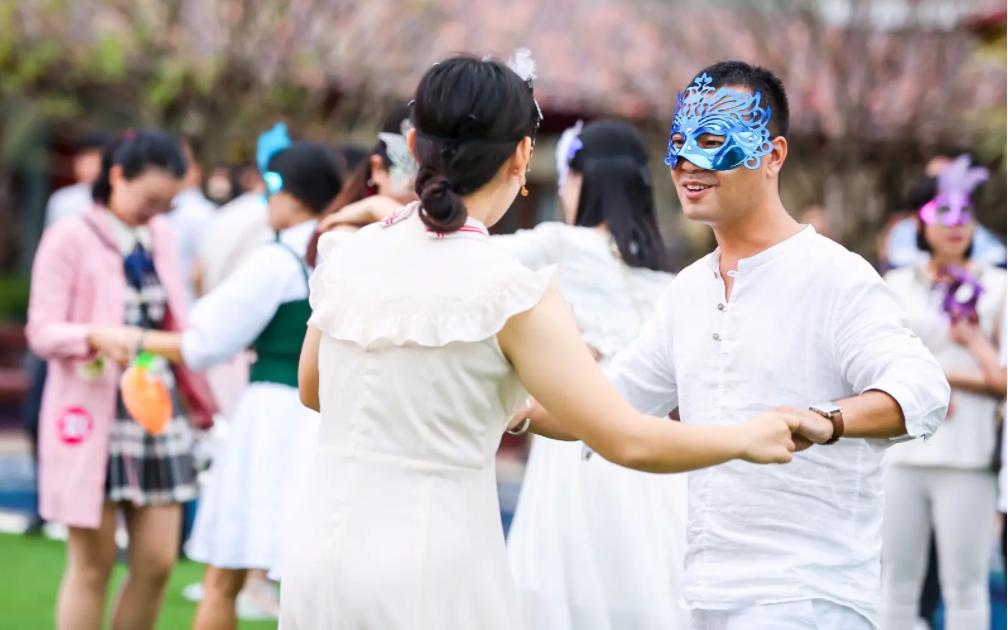 如何跟陌生的相亲对象展开话题,陌生相亲男女聊天技巧