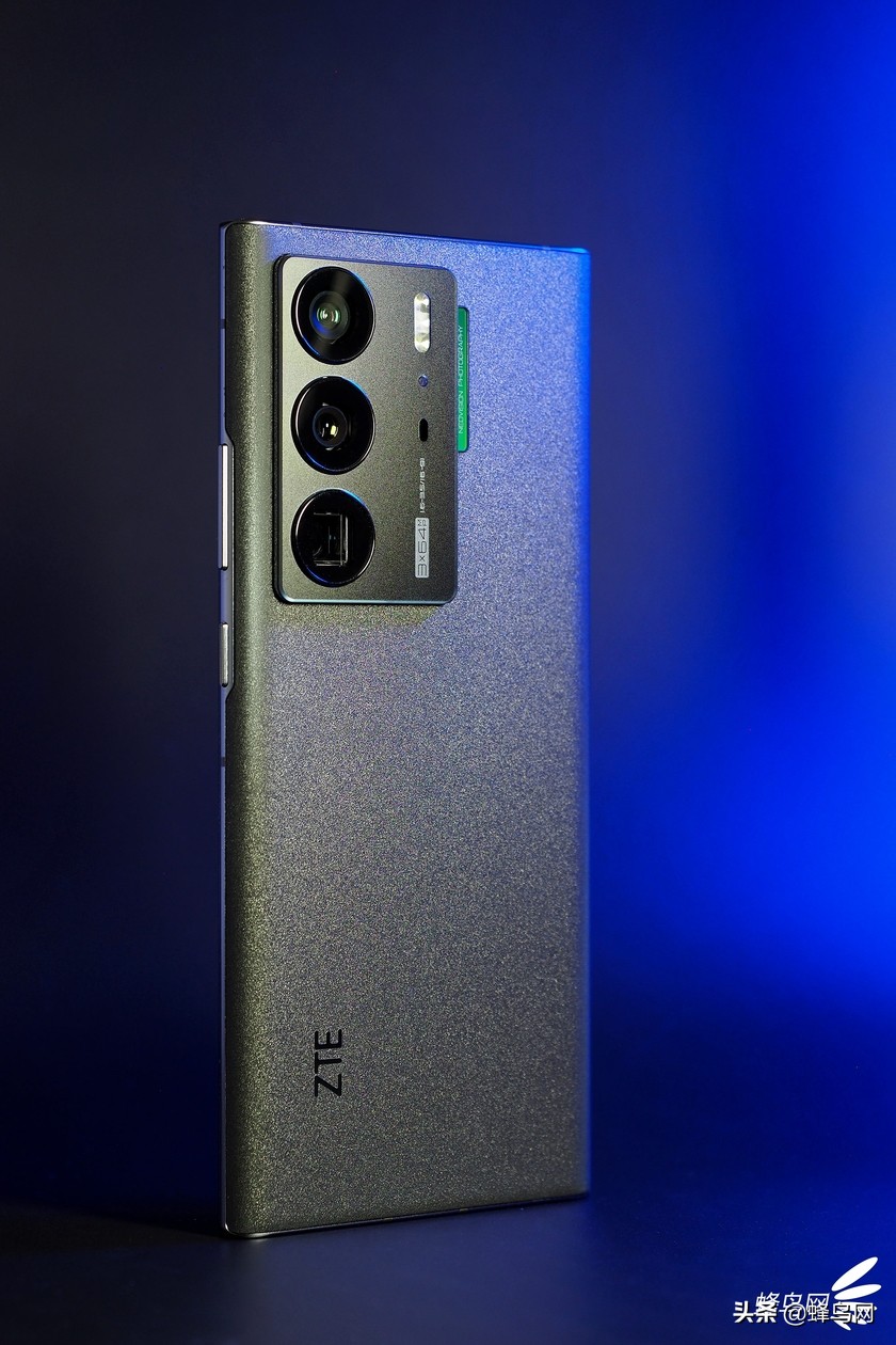 真全面屏设计+真6400万三摄中兴Axon40Ultra评测