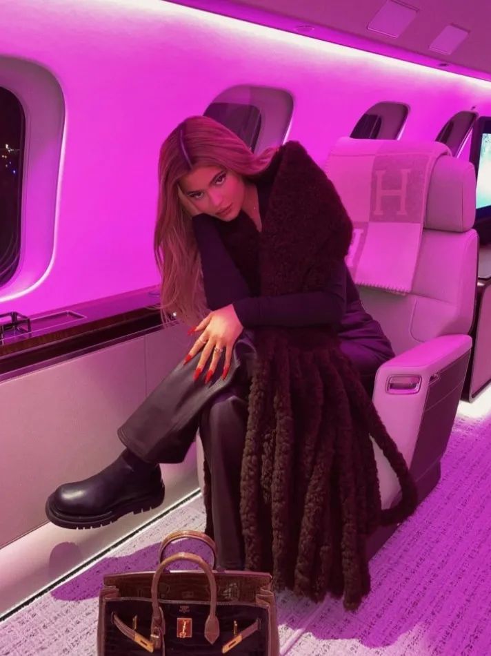 花5亿元买私人飞机,花五亿买车