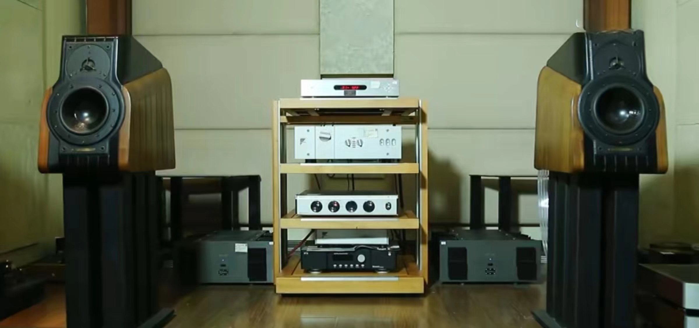 如果你收入不高请不要假装大方,用一年的收入买音响