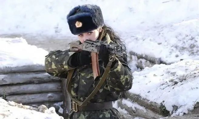 “开战日”直播撤军,听说这次俄乌最激烈的“战场”在中国微博?