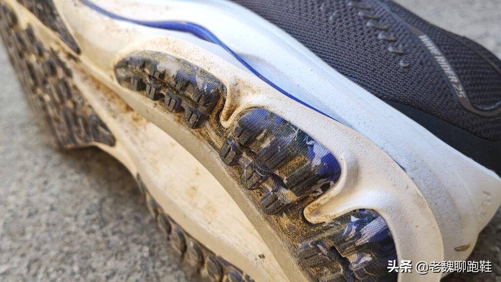 一年穿两双鞋,比较耐穿好看的慢跑鞋