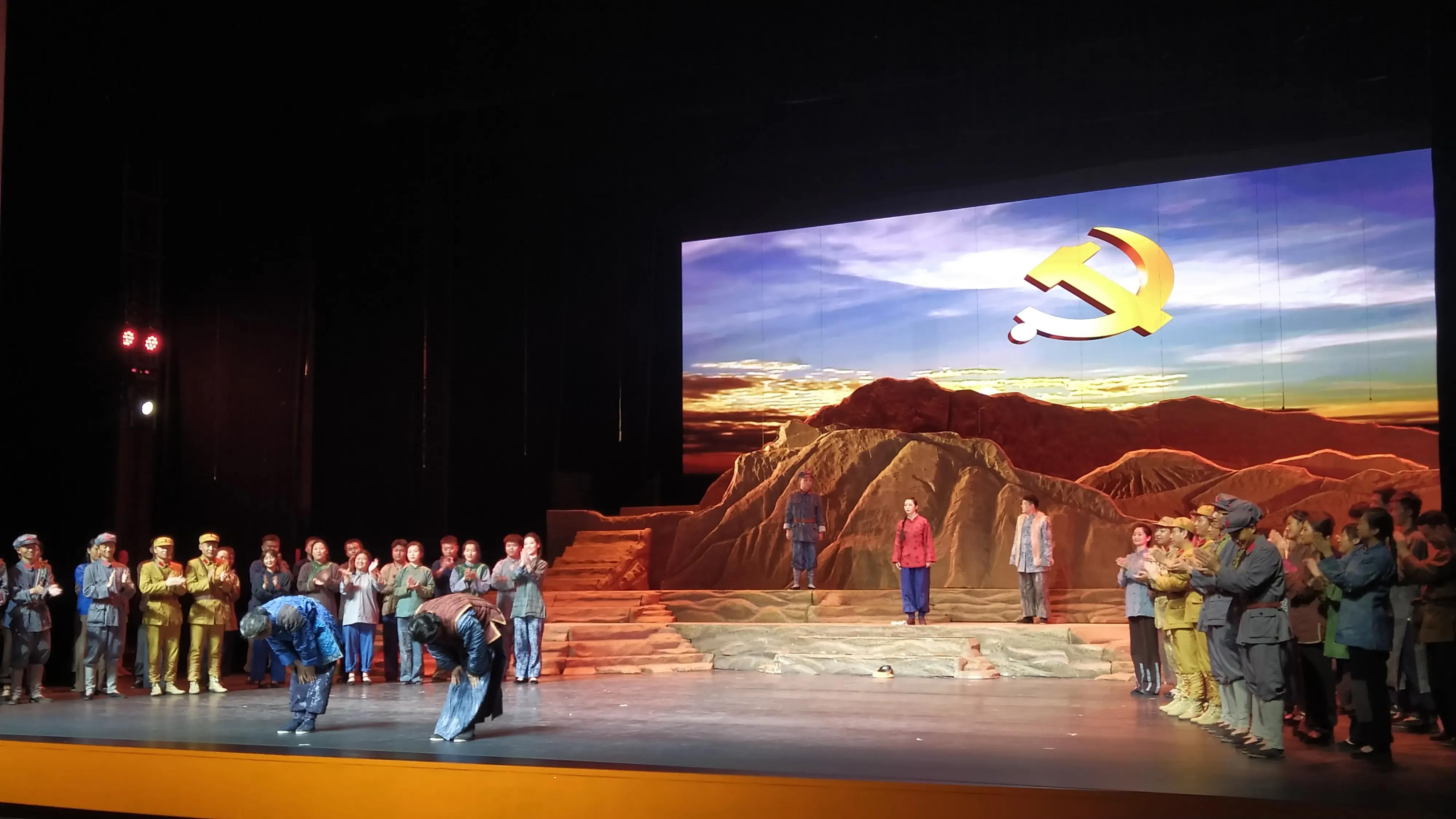 当舞台落幕时你必须站在中间,当人生落幕