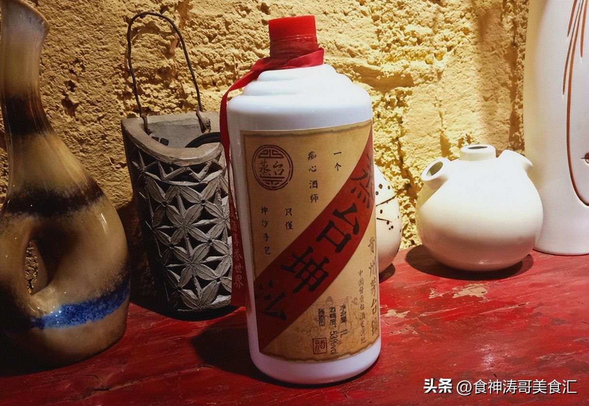 酒瓶上有这三个标记千万别买,酒瓶上绿标和红标有什么区别