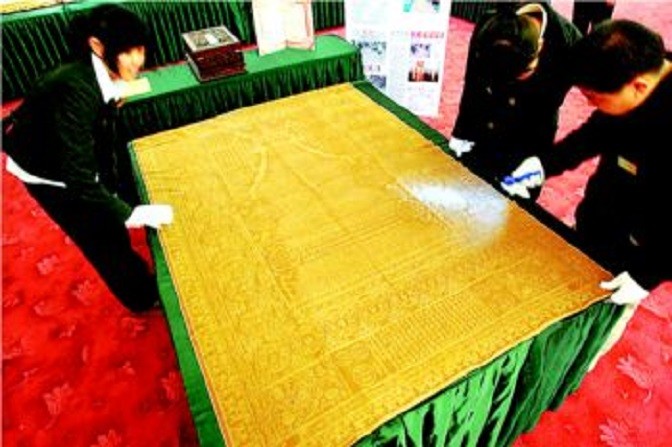 男子9万元买袈裟,男子花7万买袈裟转手7000