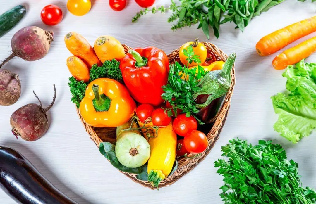 亚非吃瘦减脂:4个睡前习惯,养颜更燃脂