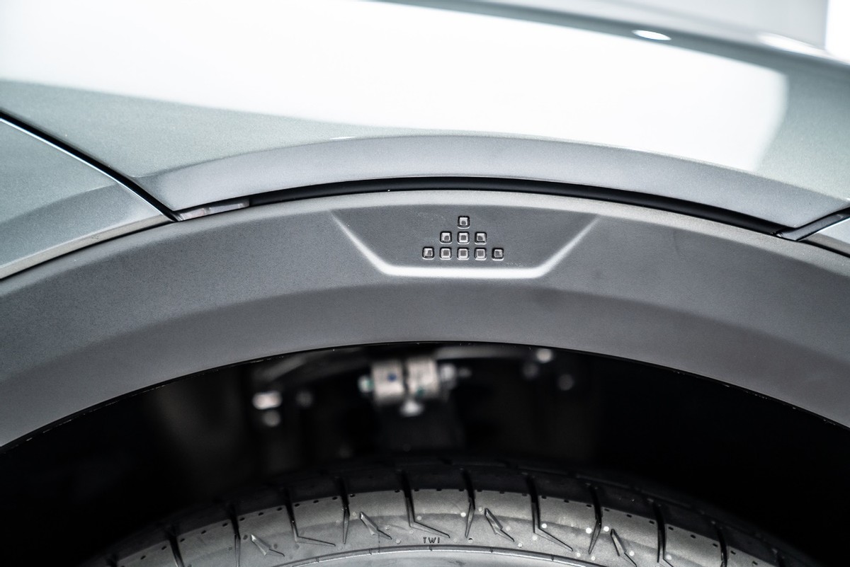 来看一个伪装成SUV的“机器人”