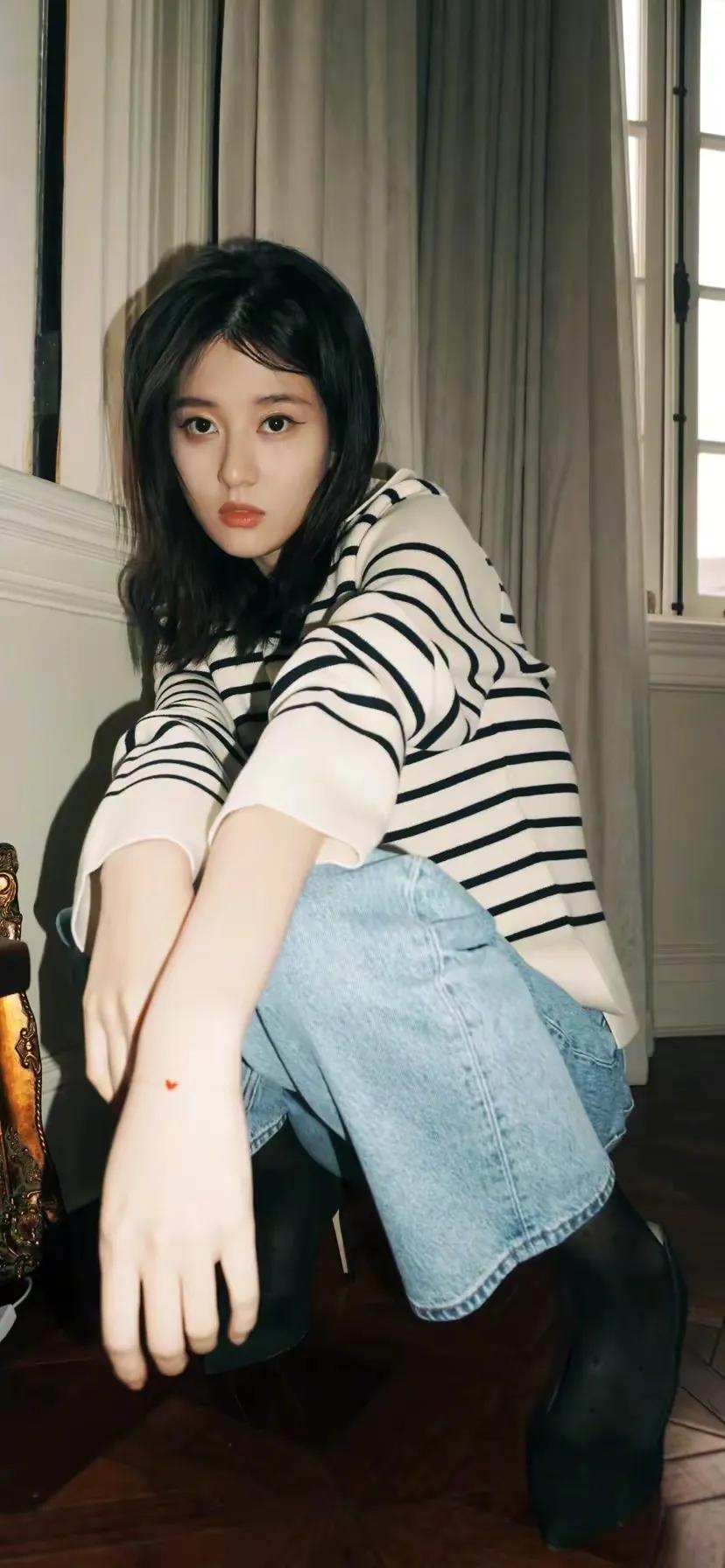 春风唤雨润花田，葱茏岁月韵琴弦