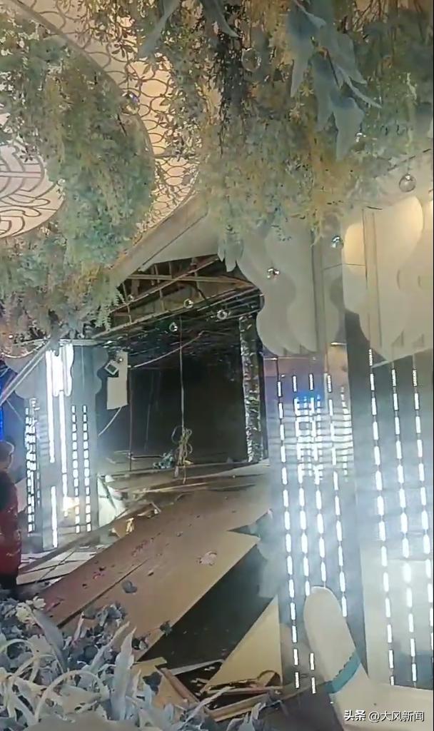 瀹汉灏遍瀹村腑鍘呭ぉ鑺辨澘绐佺劧婕忛洦,閰掑簵鍥炲簲瀹村腑椤堕儴閽㈢綉鐮镐激瀹汉