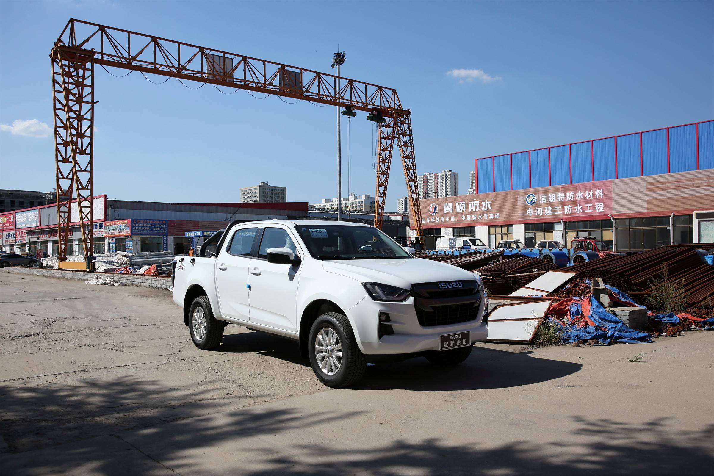 五十铃皮卡铃拓和d-max外观区别,五十铃皮卡铃拓2.5t四驱手动测试