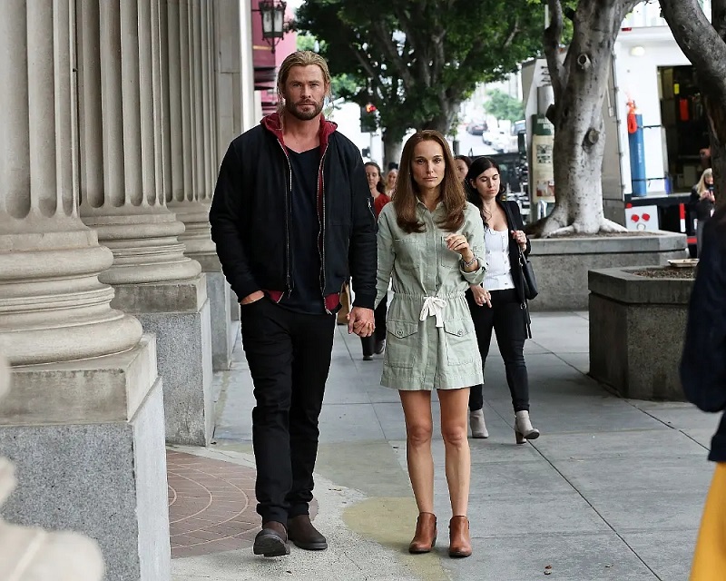 漫威雷神对战复联四,漫威电影全系列解说雷神4