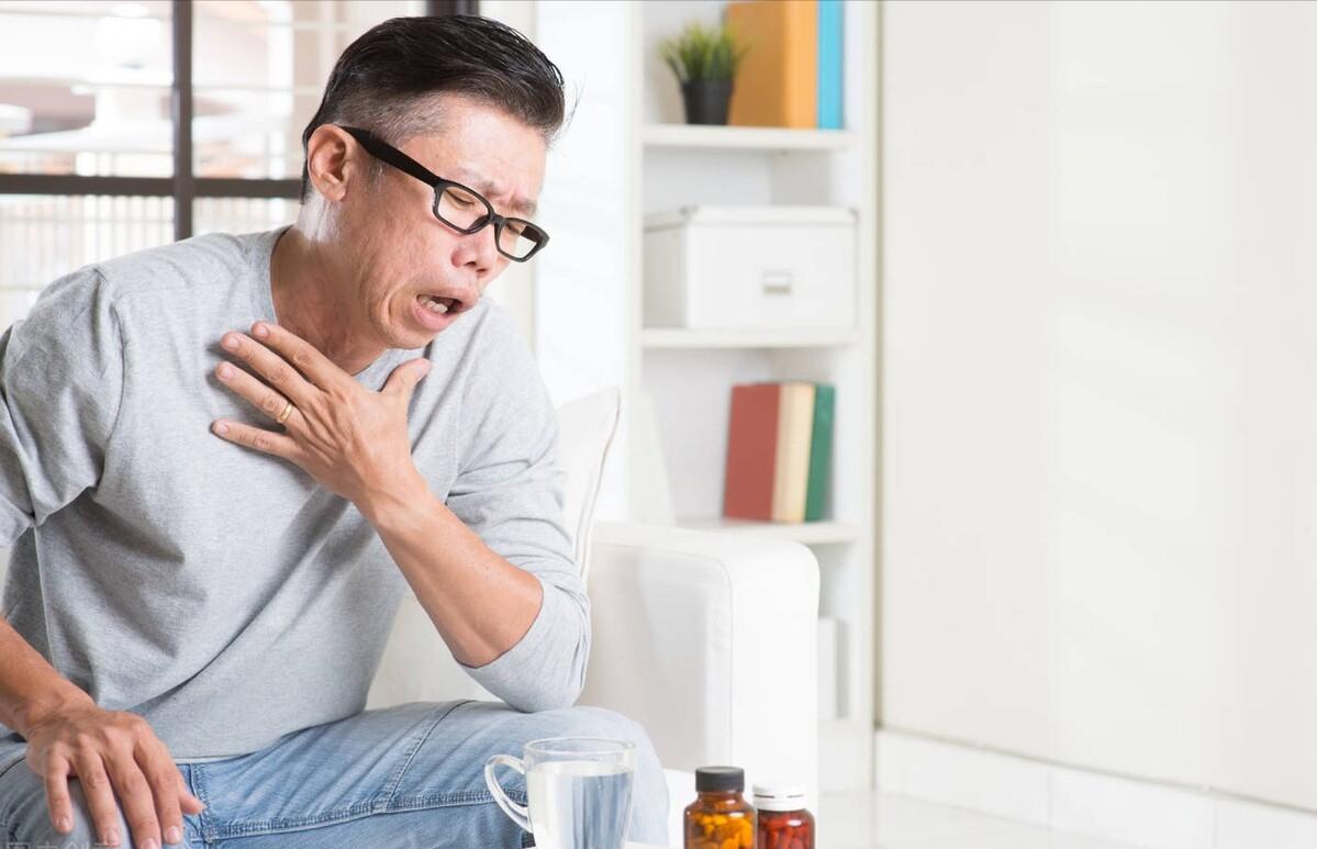 2药疏风、宣肺、清热、解毒、化痰、止咳、平喘，兼抗细菌抗病毒