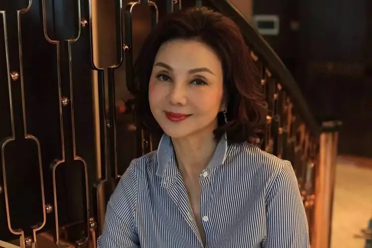 出演小婉君的她嫁入豪门生五子,小婉君24岁嫁富豪生五子