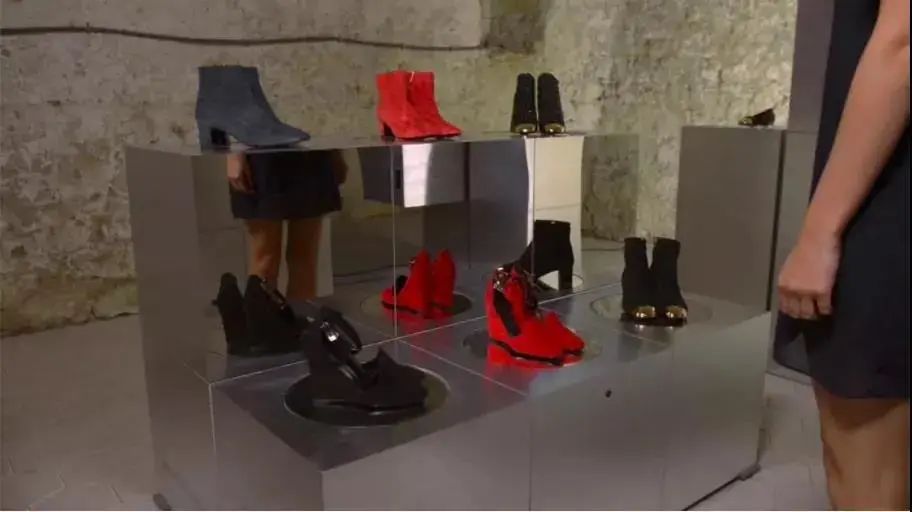 阿迪达斯和gucci大秀,gucci与adidas