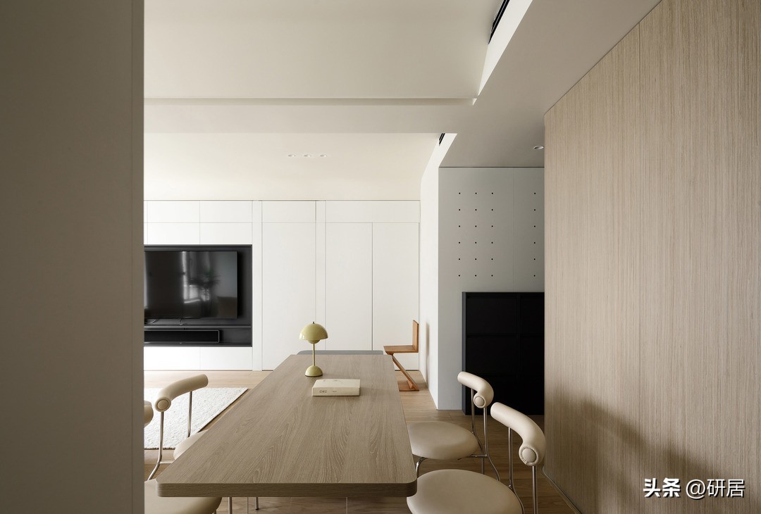 她舍弃一间房，入住发现真是太爽了，全屋简洁温馨，生活快乐美好