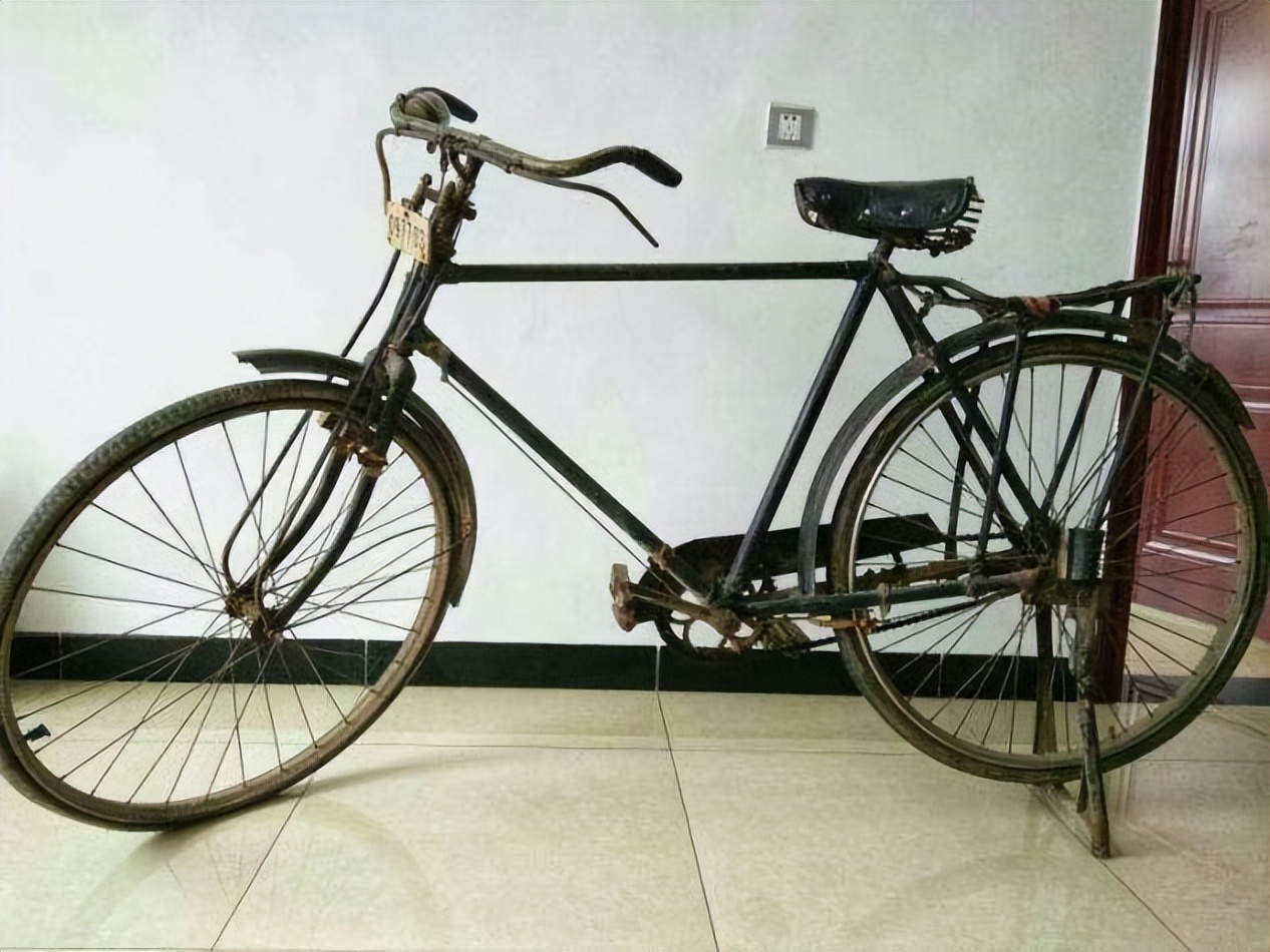 二八大杠自行车什么年代最流行,六七十年代二八大杠永久自行车