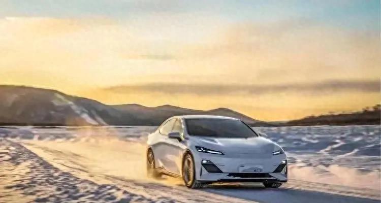 深蓝sl03超级增程尽享驾趣,深蓝sl03趣味体验