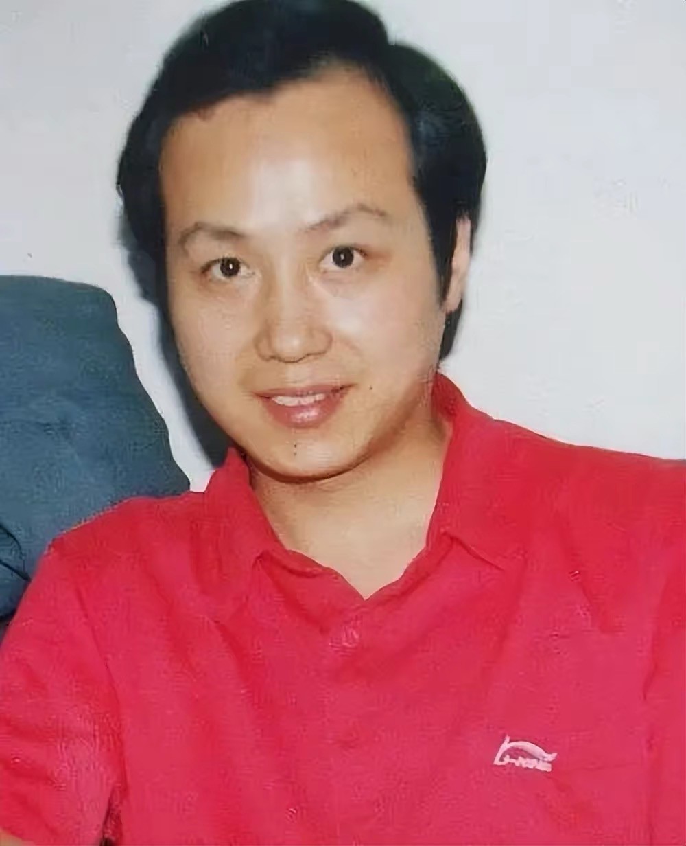 罗京去世近十年妻子改嫁豪门,罗京去世11年妻子携子改嫁富商